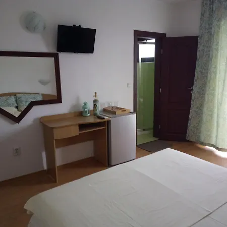 Family Bellehouse Csernomorec