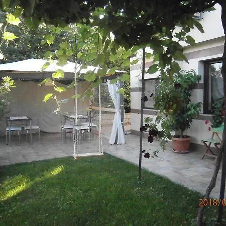 Family Bellehouse בית הארחה 3*