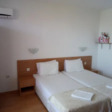 Family Bellehouse Csernomorec