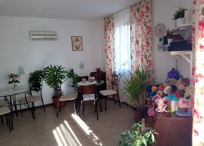 Family Bellehouse 체르노모레츠