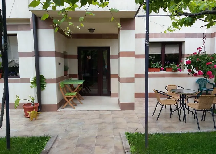 Family Bellehouse 체르노모레츠