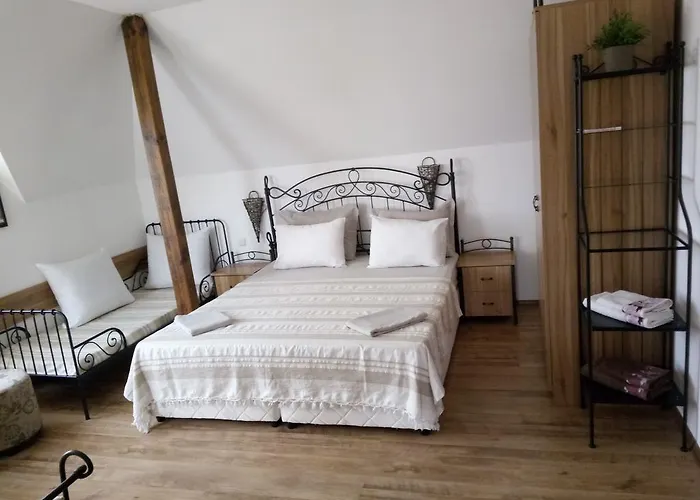 Family Bellehouse 체르노모레츠