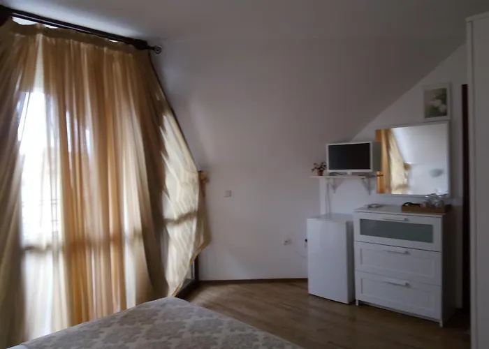 Family Bellehouse 3* 체르노모레츠