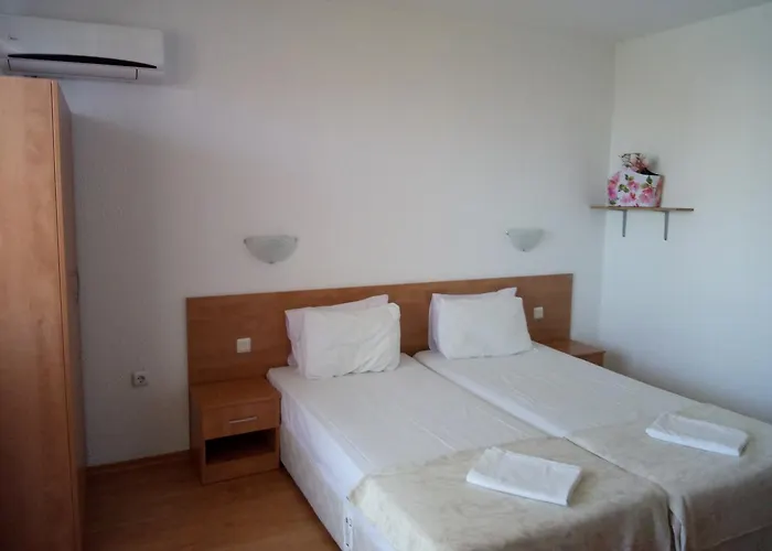 Family Bellehouse 체르노모레츠